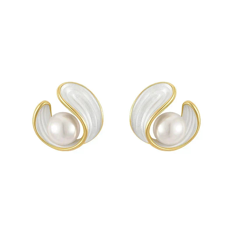 Luxurious white opal earrings with pearls in gold