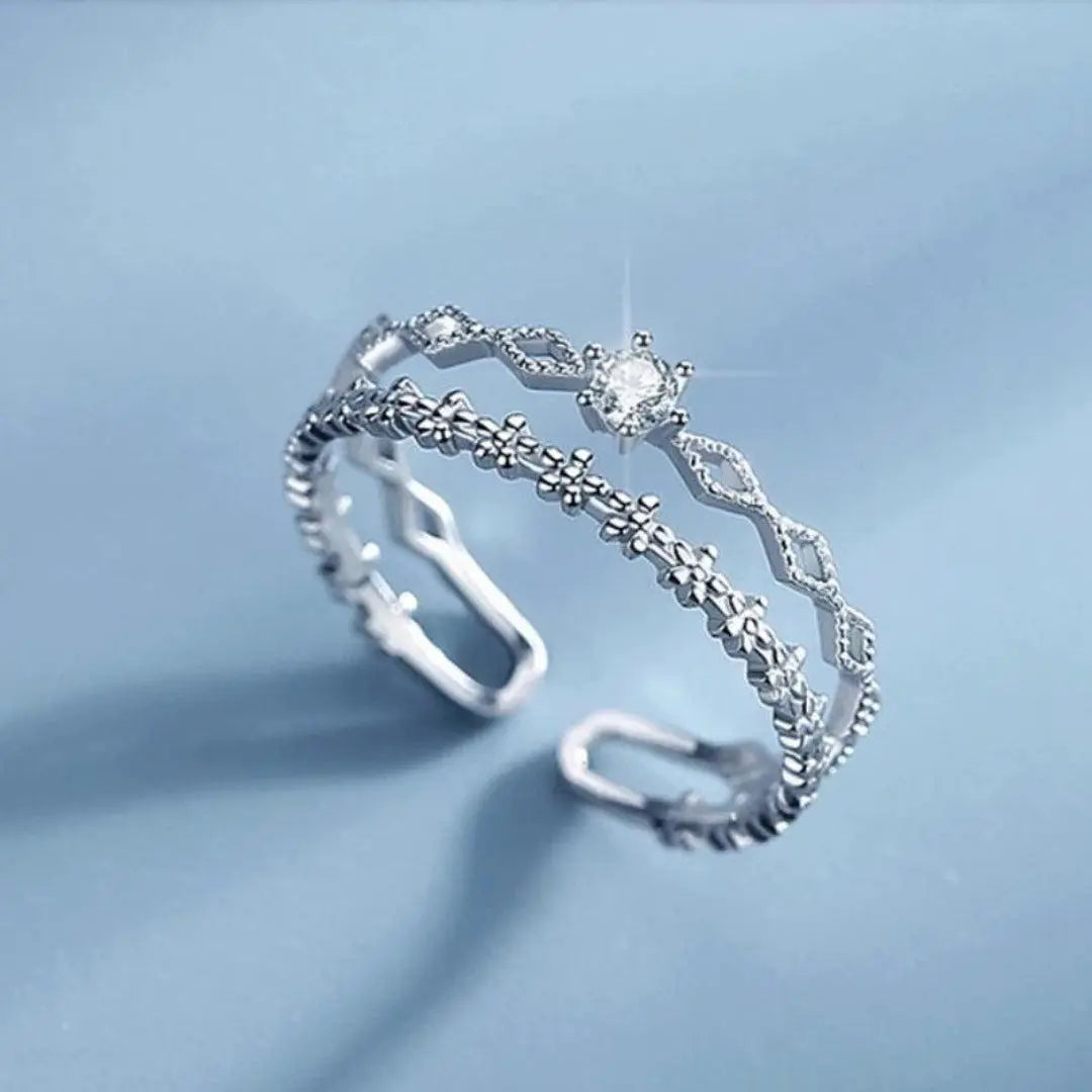 Adjustable Elegant Zirconia Ring made of Sterling Silver