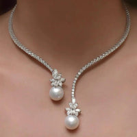 Elegant necklace made of shiny silver