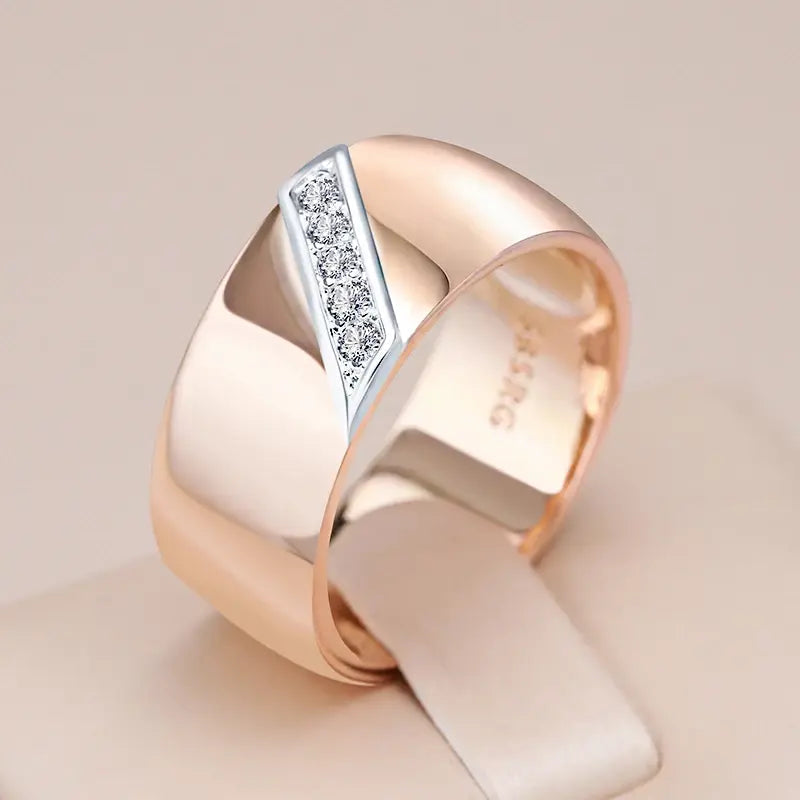 Gold ring with diamonds