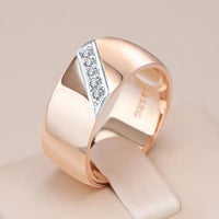 Gold ring with diamonds